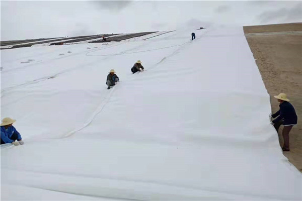 破损的土工布怎样修补最好呢?